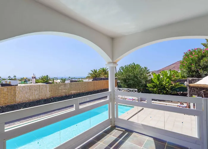 Mendi Gorri Villa Playa Blanca