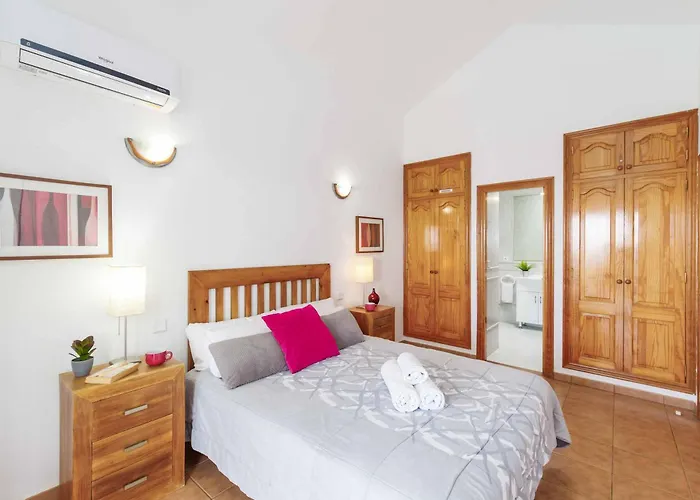 Mendi Gorri فيلة *